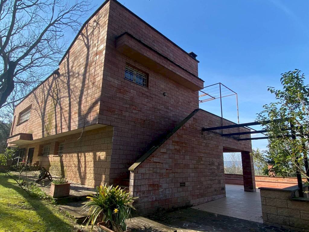 Facciata - Villa strada Cavalli, 42, Fara in Sabina - foto 3