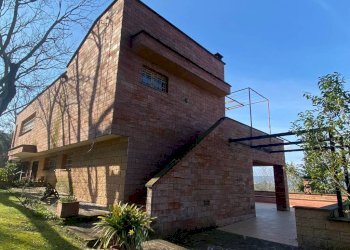 Facciata - Villa strada Cavalli, 42, Fara in Sabina - foto 3