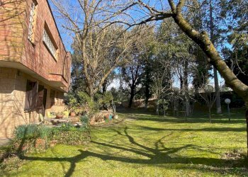 Facciata - Villa strada Cavalli, 42, Fara in Sabina - foto 4