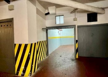 Interno non residenziale - Box via Borzoli, 12d, Genova (zona Sestri Ponente) - foto 8