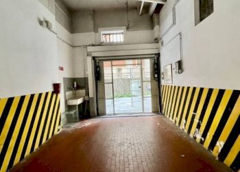 Interno non residenziale - Box via Borzoli, 12d, Genova (zona Sestri Ponente) - foto 9