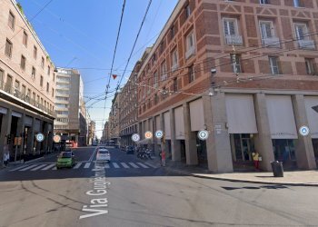 Shop VIA MARCONI, Bologna (neighborhood Centro Storico) - photo 2