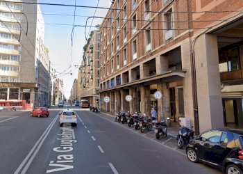 Shop VIA MARCONI, Bologna (neighborhood Centro Storico) - photo 3