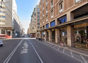 Shop VIA MARCONI, Bologna (neighborhood Centro Storico) - photo 1