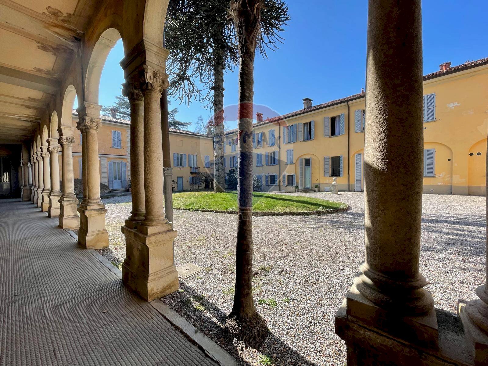 Four-room apartment Via Abate G pozzone, Appiano Gentile - photo 3