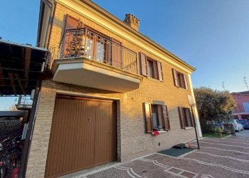 Facciata - Villa a Schiera via Piacenza, Nonantola - foto 7
