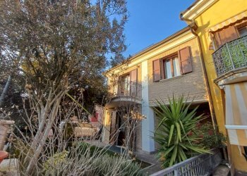 Facciata - Villa a Schiera via Piacenza, Nonantola - foto 19