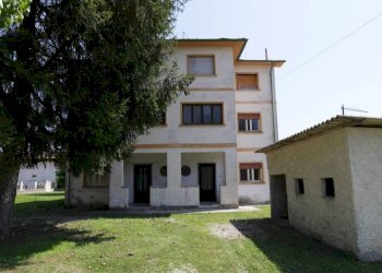 Facciata - Villa via Ugo Foscolo, Spilimbergo - foto 3