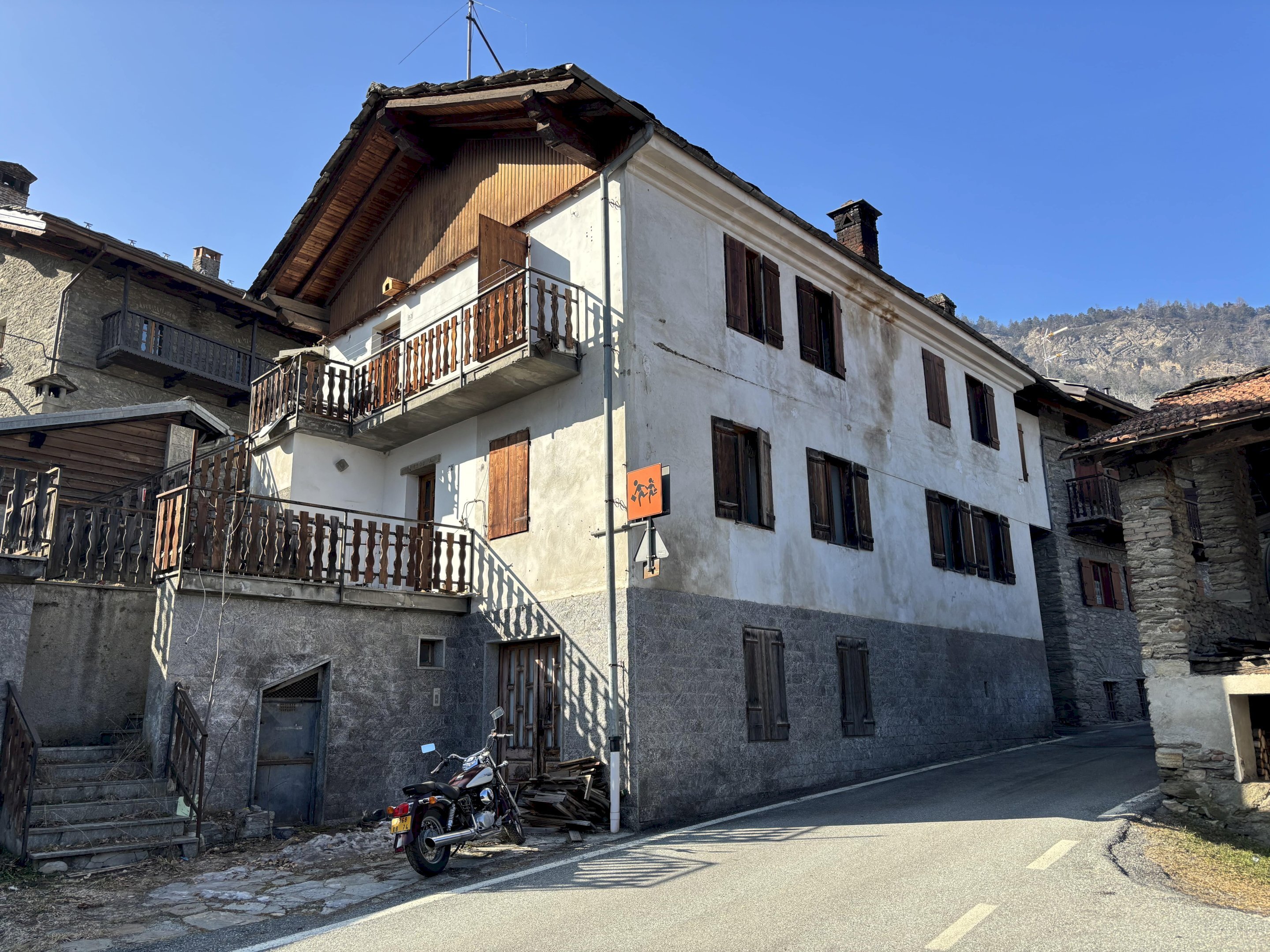 Casa indipendente frazione Villes Dessous, Introd - foto 1