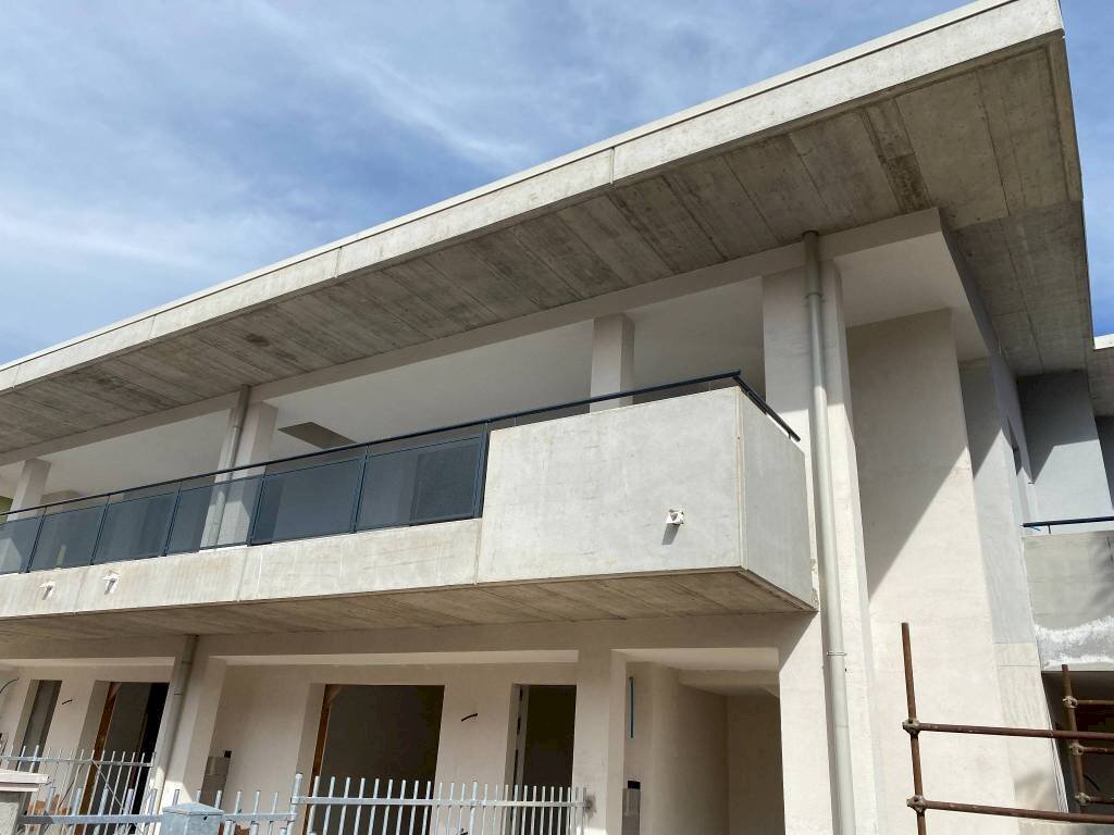 Facciata - Quadrilocale via dei Partigiani, Valeggio sul Mincio - foto 1