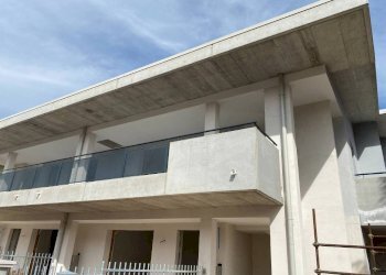 Facciata - Quadrilocale via dei Partigiani, Valeggio sul Mincio - foto 1