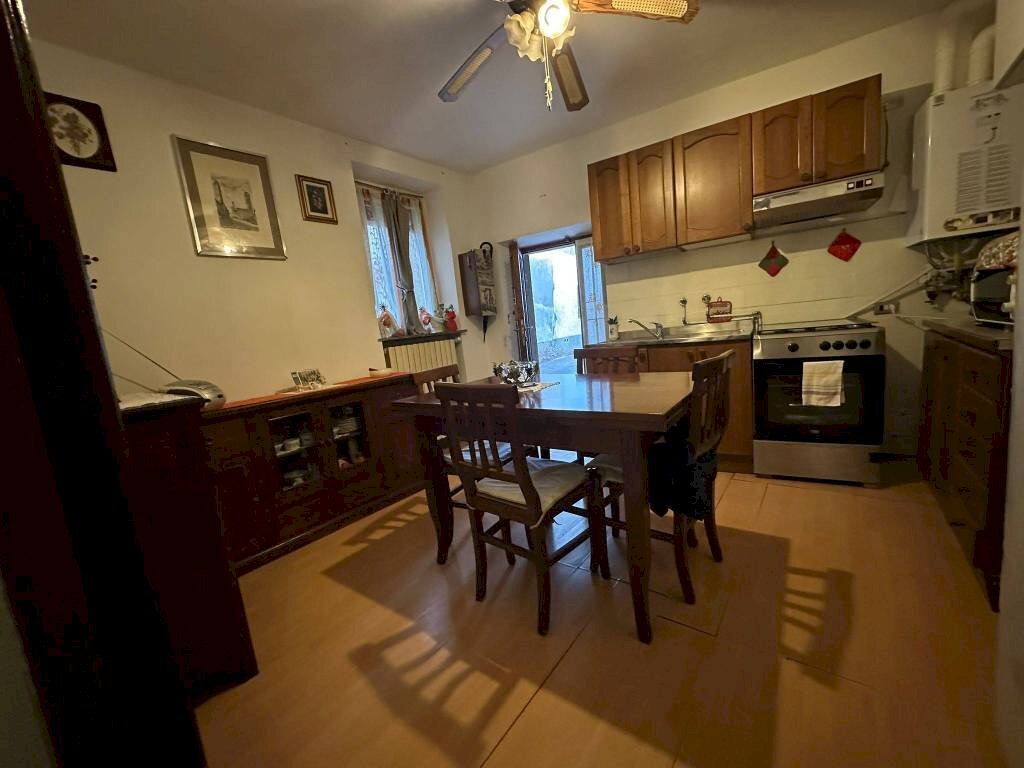 Cucina - Bilocale vicolo dei Milani, 11, Gallarate - foto 2