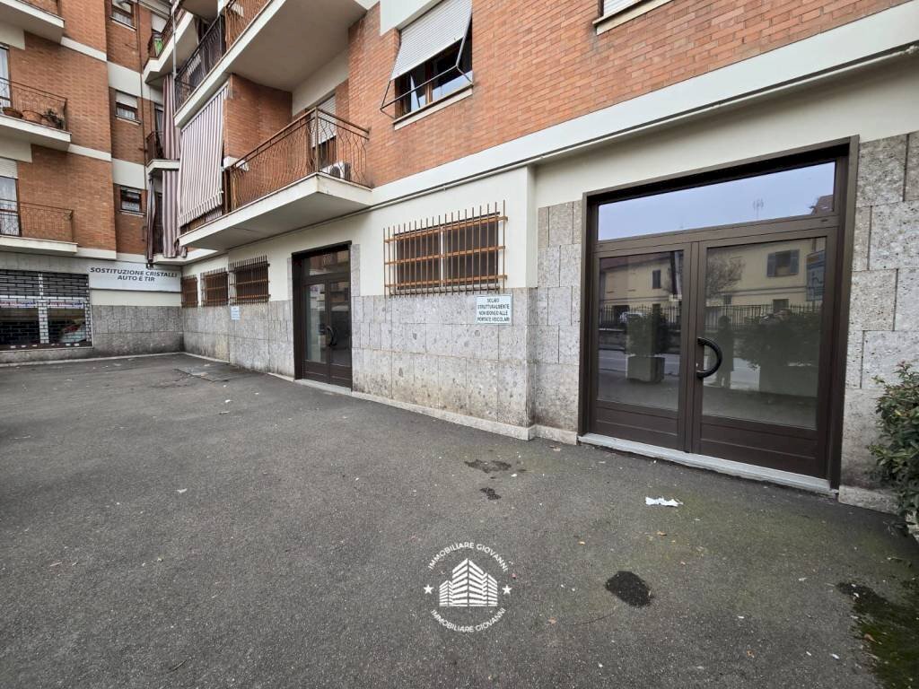 Facciata - Negozio via Monte Rainero, 39A, Asti - foto 1