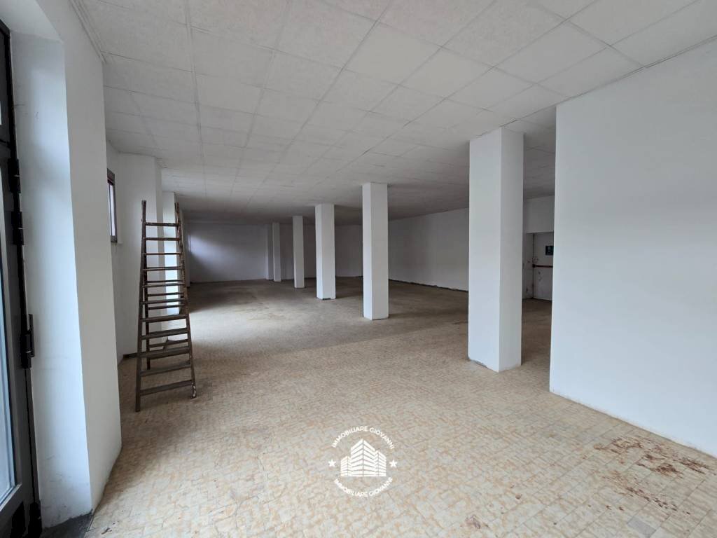 Interno non residenziale - Negozio via Monte Rainero, 39A, Asti - foto 2