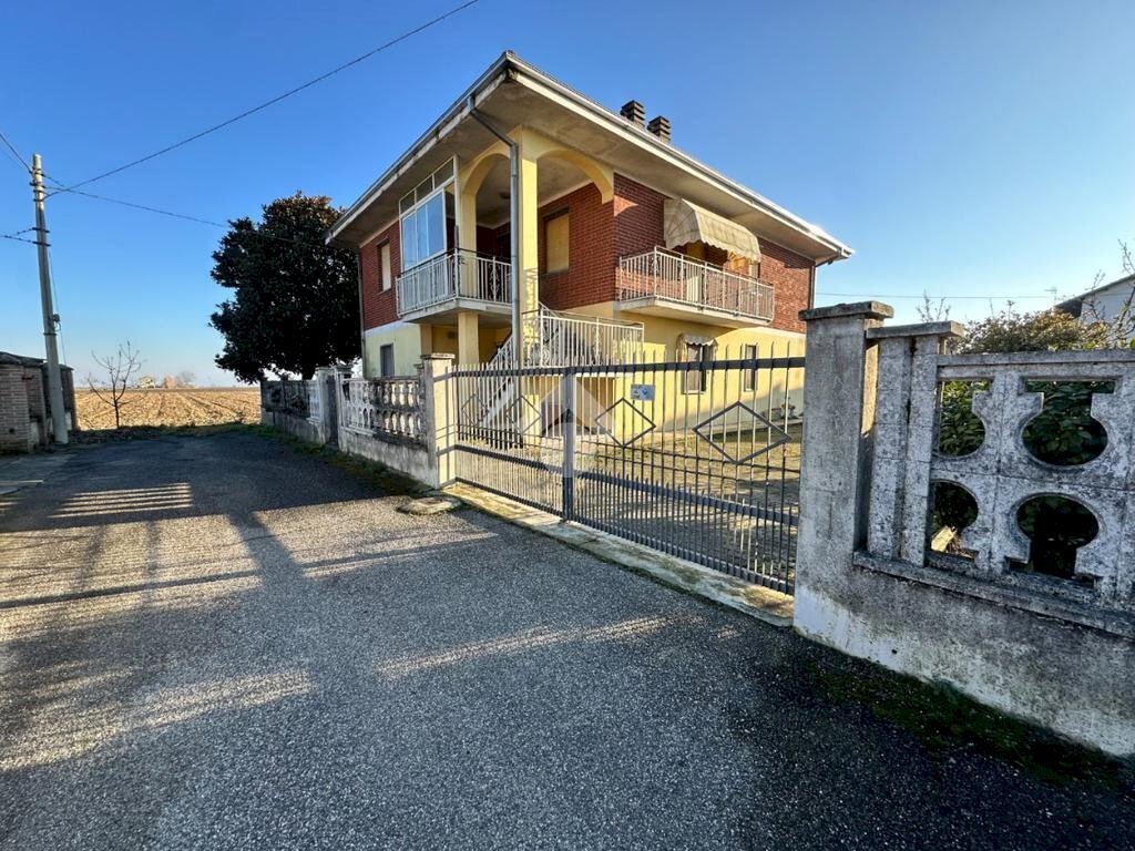 Villa Vicolo IV Novembre, Bianzè - foto 1