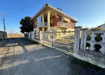 Villa Vicolo IV Novembre, Bianzè - foto 1