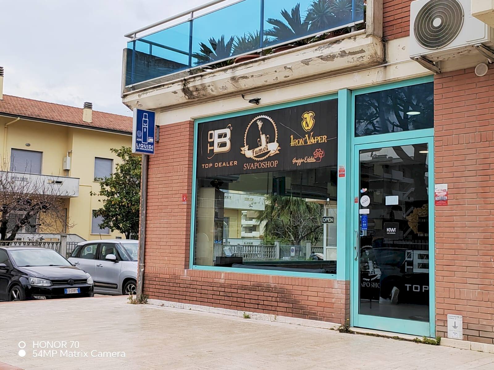 Commercial Premises via Trieste, Alba Adriatica - photo 2