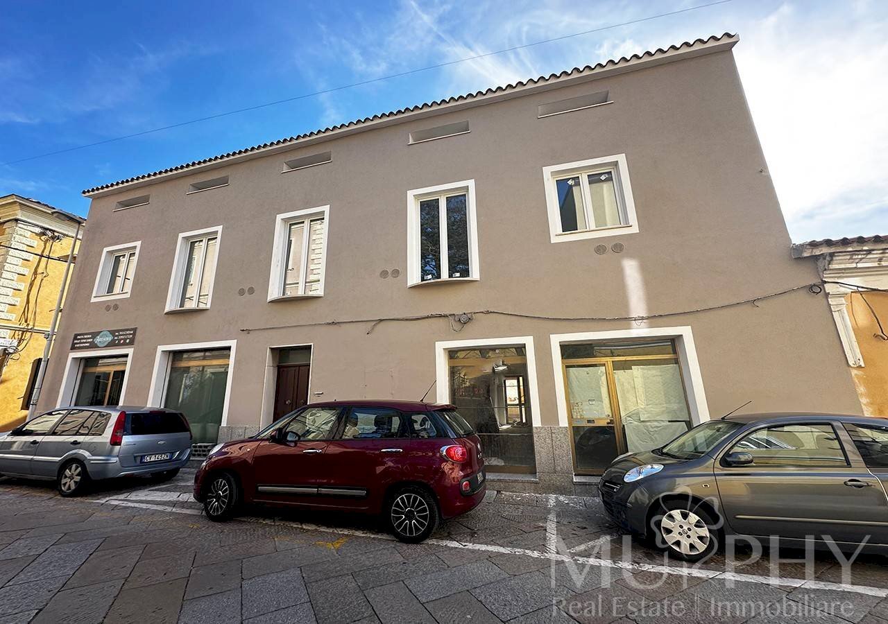 Locale Commerciale Via Principe Amedeo, La Maddalena - foto 1