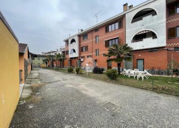 Trilocale Via Davide Squarini, Momo - foto 1