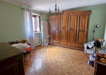 Camera da letto - Trilocale via Umberto I, 11, Piasco - foto 4