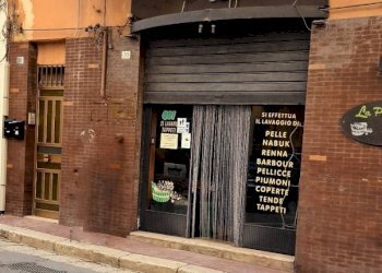 Facciata - Shop via Santissimo Salvatore, Alcamo - photo 1