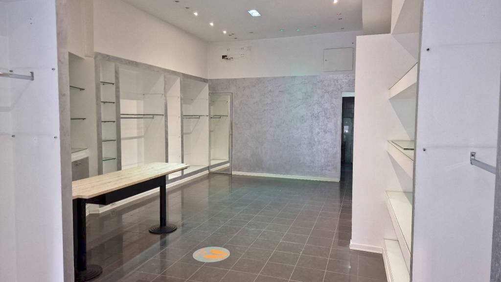 Negozio via Eugenio Chiesa, Terni - foto 3