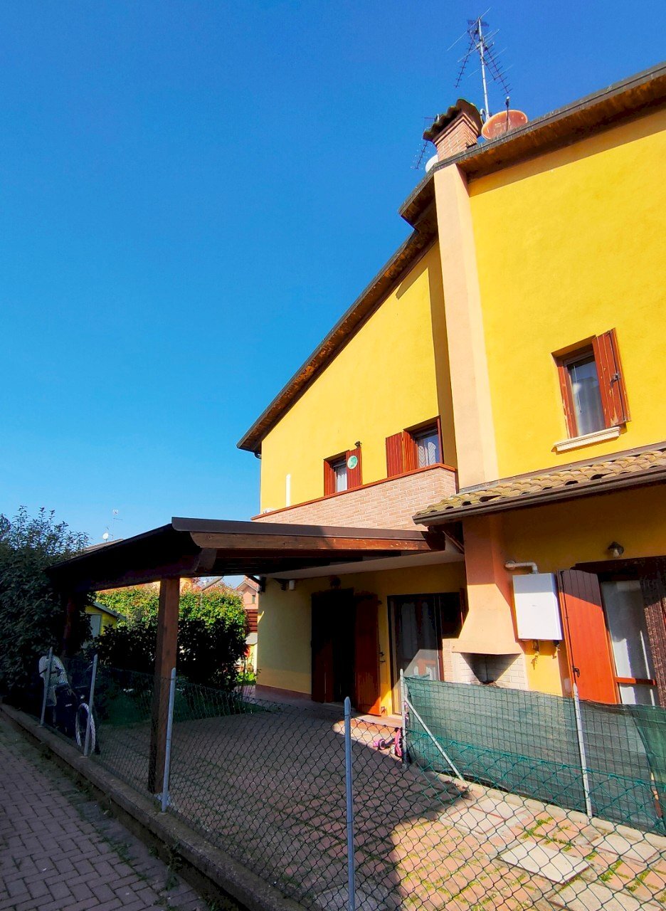 Terraced Villa Occhiobello - photo 1