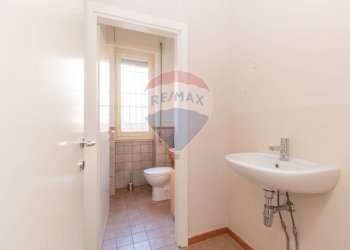 Shop Via Bezzecca
Porta Trento, Brescia, Brescia (neighborhood Porta Trento) - photo 9