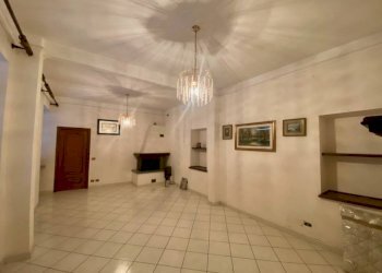 Salone - Appartamento via Padre Mauro Antoniotti, 4, Biella - foto 4