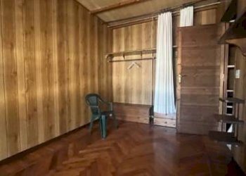 Stanza arredata - Trilocale via Pollone, 8B, Biella - foto 5