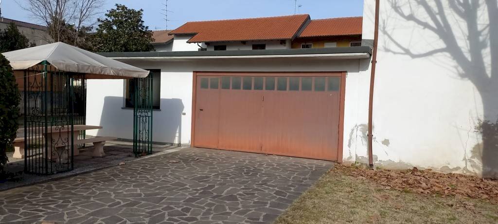 Box auto - Casa indipendente via Luigi Einaudi, Casorezzo - foto 3