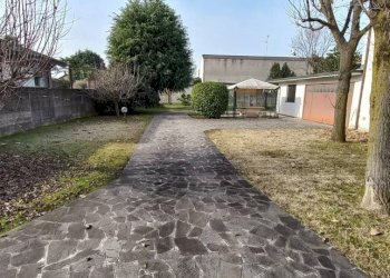 Giardino - Casa indipendente via Luigi Einaudi, Casorezzo - foto 1