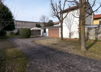 Giardino - Casa indipendente via Luigi Einaudi, Casorezzo - foto 2