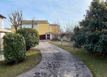 Giardino - Casa indipendente via Luigi Einaudi, Casorezzo - foto 8