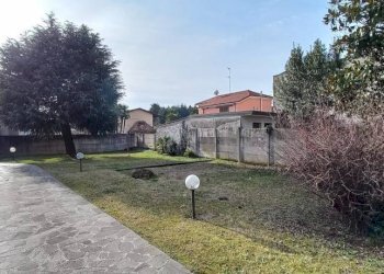 Giardino - Casa indipendente via Luigi Einaudi, Casorezzo - foto 12