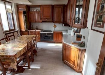 Cucina - Casa indipendente via Luigi Einaudi, Casorezzo - foto 18