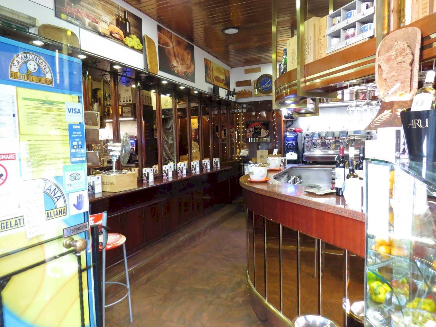 Locale Commerciale Via Ceccardo Roccatagliata Ceccardi 25r, Genova - foto 1