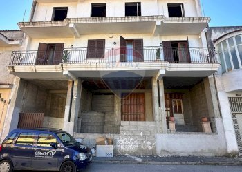 Locale Commerciale Via Alessandro Volta, Cardito - foto 1