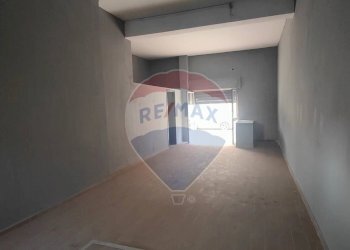 Locale Commerciale via Francesco Petrarca, Casoria - foto 5