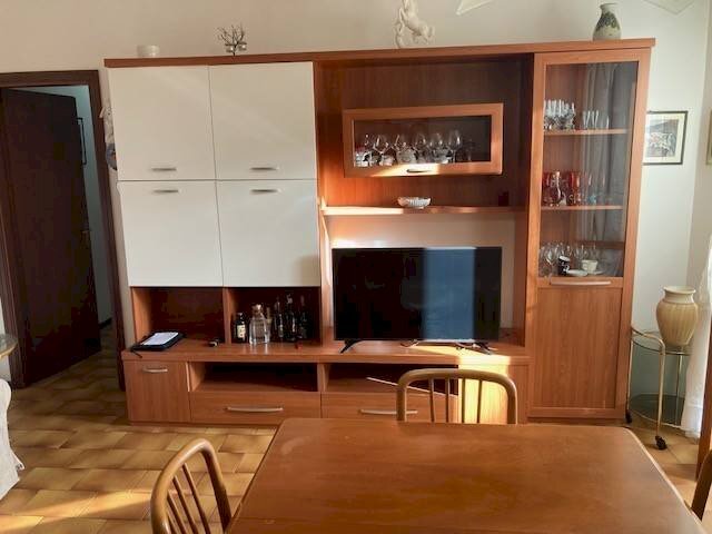 Salone - Three-room apartment via Firenze, Massa - photo 3