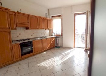 Trilocale Piazza Generale Giuseppe Perotti 9, Carrù - foto 1