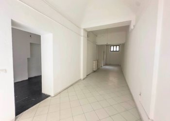 Shop Via Principe Tommaso, Torino (neighborhood San Salvario) - photo 6