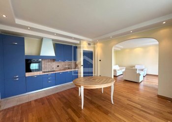 Three-room apartment via G D' Annunzio, Toscolano-Maderno - photo 2