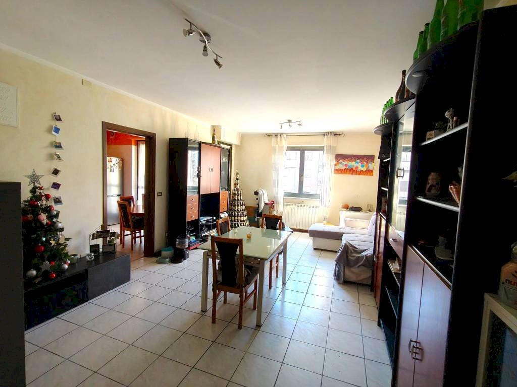 Salone - Quadrilocale via Cesare Vinaj, Cuneo (zona Donatello) - foto 3