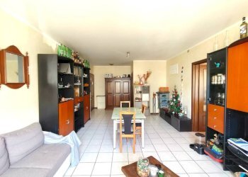 Salone - Quadrilocale via Cesare Vinaj, Cuneo (zona Donatello) - foto 4