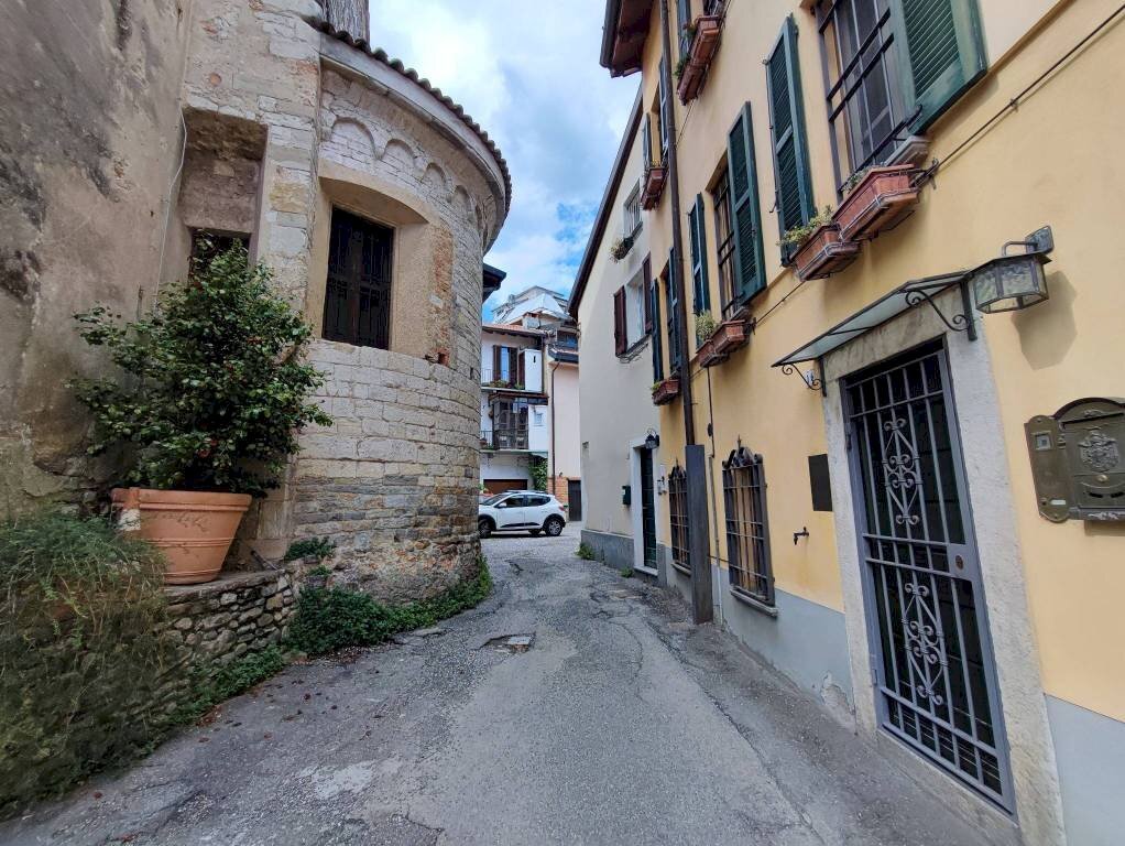 Zona - Two-room apartment via Sacro Monte, 20, Varese - photo 2