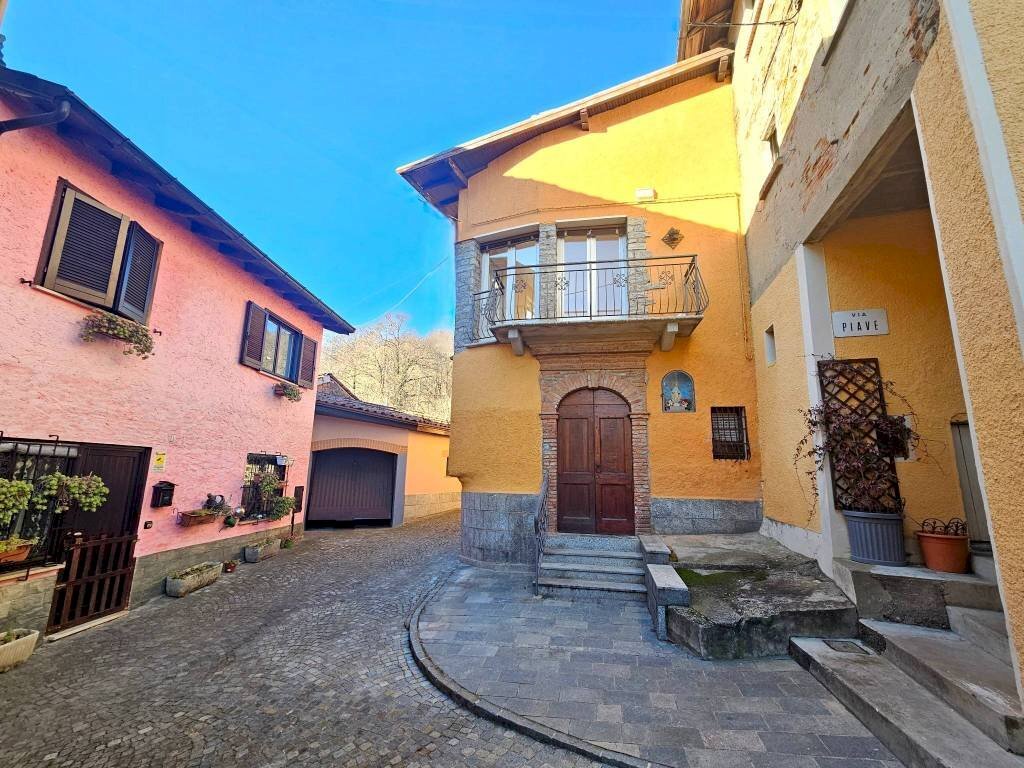 Facciata - Casa indipendente via San Paolo, Cadegliano-Viconago - foto 1