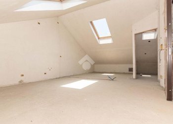 Attic Via Torino, San Francesco al Campo - photo 4