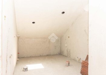 Attic Via Torino, San Francesco al Campo - photo 7