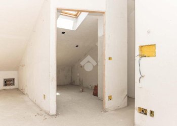 Attic Via Torino, San Francesco al Campo - photo 8